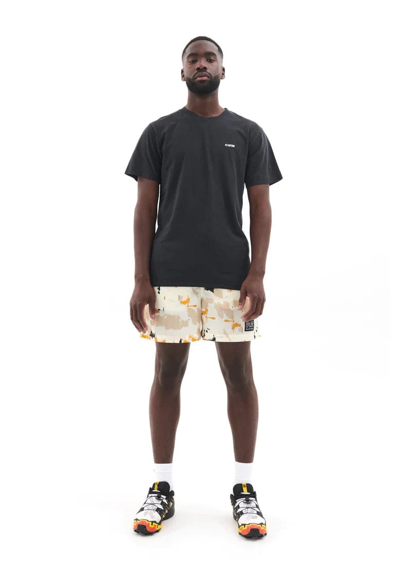 Urban Style ADAPT SHORT IN ABSTRACT PRINT